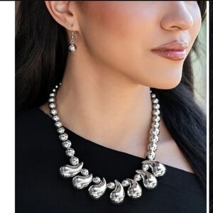 Raindrop Rebel - Silver Bead Short Necklace - Paparazzi